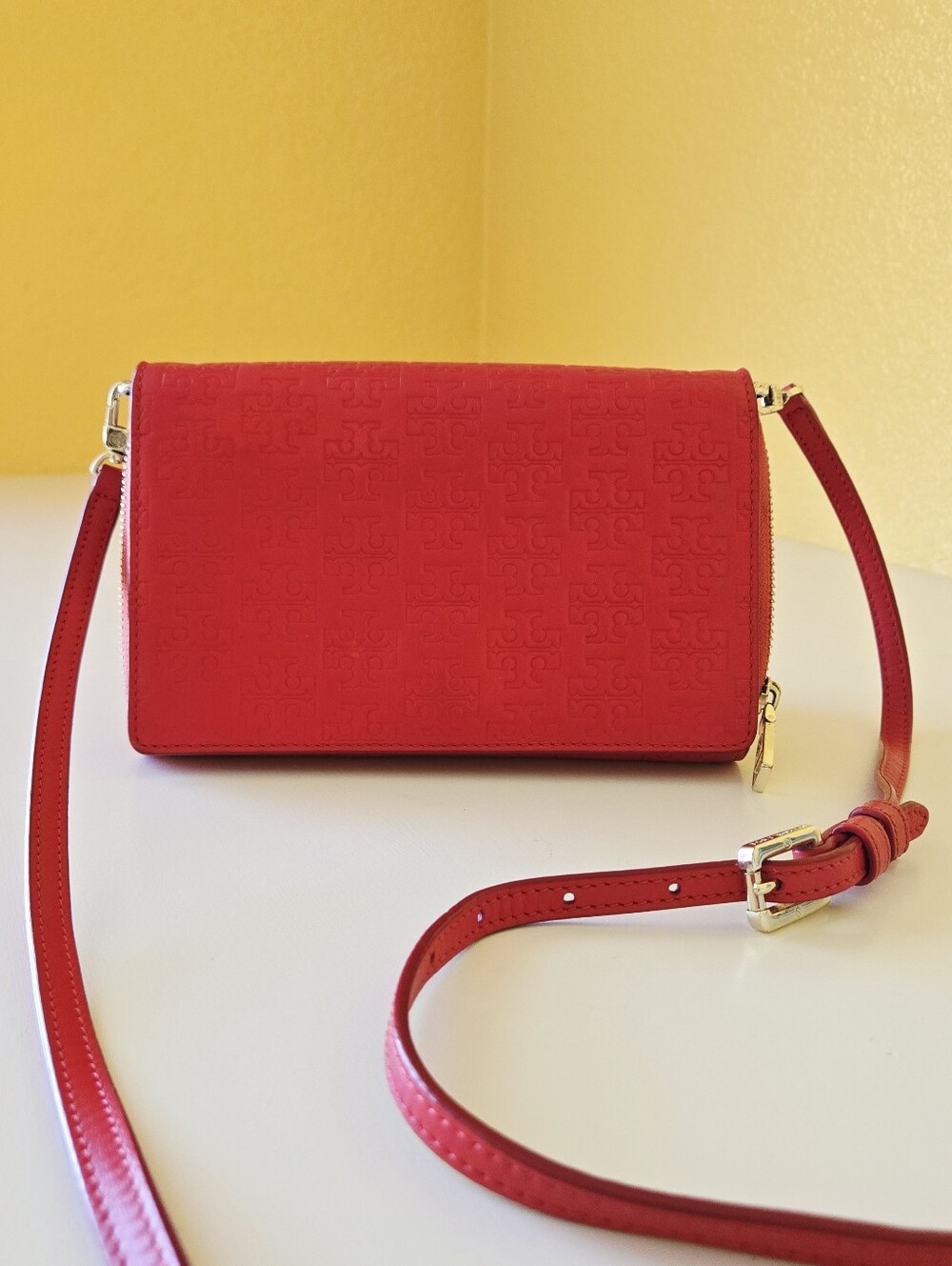 Tory Burch Red Crossbody Adjustable Strap Credit Card Slots Zip Logo Wallet Bag